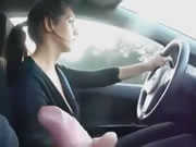 外國妞邊開車邊幫男朋友打飛機