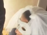 我在朋友面前操我的妻子 她吸吮他的雞巴 他很害羞